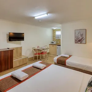 Motel Bryants, Roma
